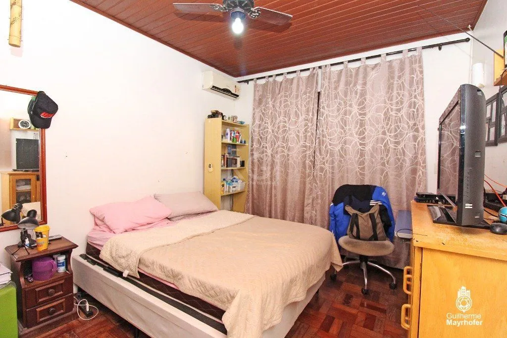 Imagem Casa para Venda - 202m², 4 dormitórios, sendo 1 suites, 3 vagas - Petrópolis