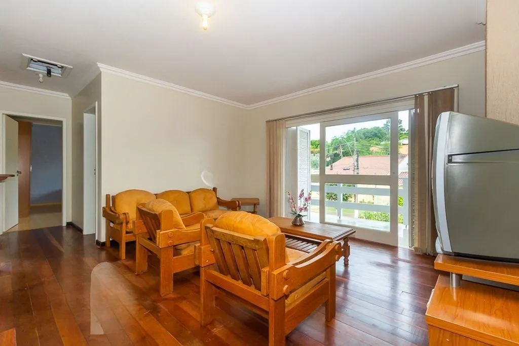 Imagem Casa de 4 dormitórios à venda no Bairro Ipanema - Porto Alegre