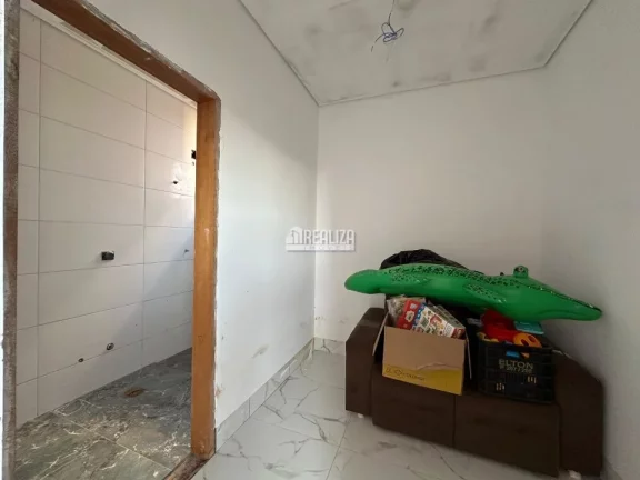 Imagem Casa à venda no Jardim do Lago, Uberaba: 4 dormitórios, piscina aquecida e hidromassagem