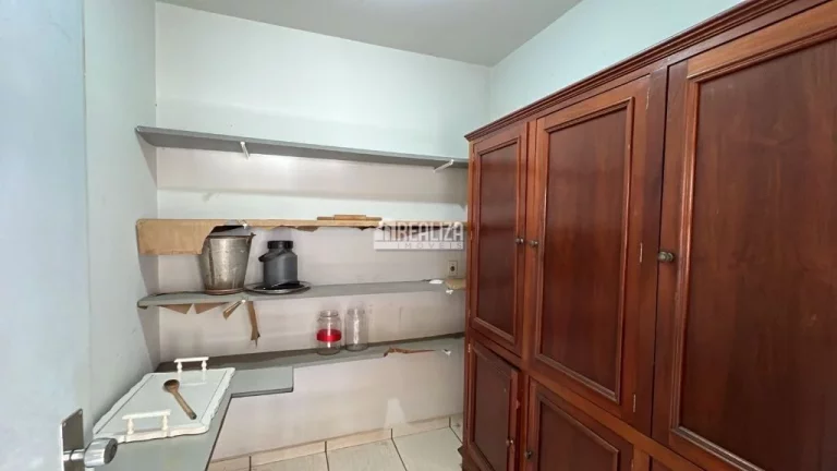 Imagem Casa para alugar no bairro Irmãos Soares, em Uberaba - 4 dormitórios e área de lazer!