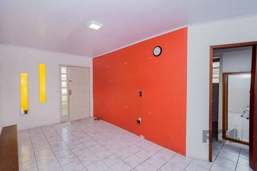 Imagem Excelente casa de 70m² com 3 dormitórios no bairro Sarandi.