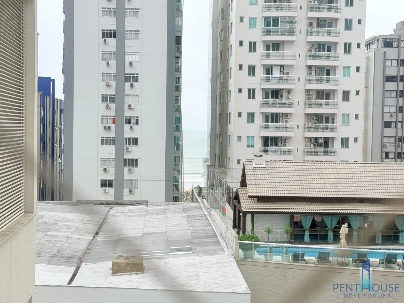 Imagem Apartamento Quadra Mar para Venda em Balneário Camboriú, CENTRO, 3 dormitórios, 3 suítes, 4 banheiros, 4 vagas