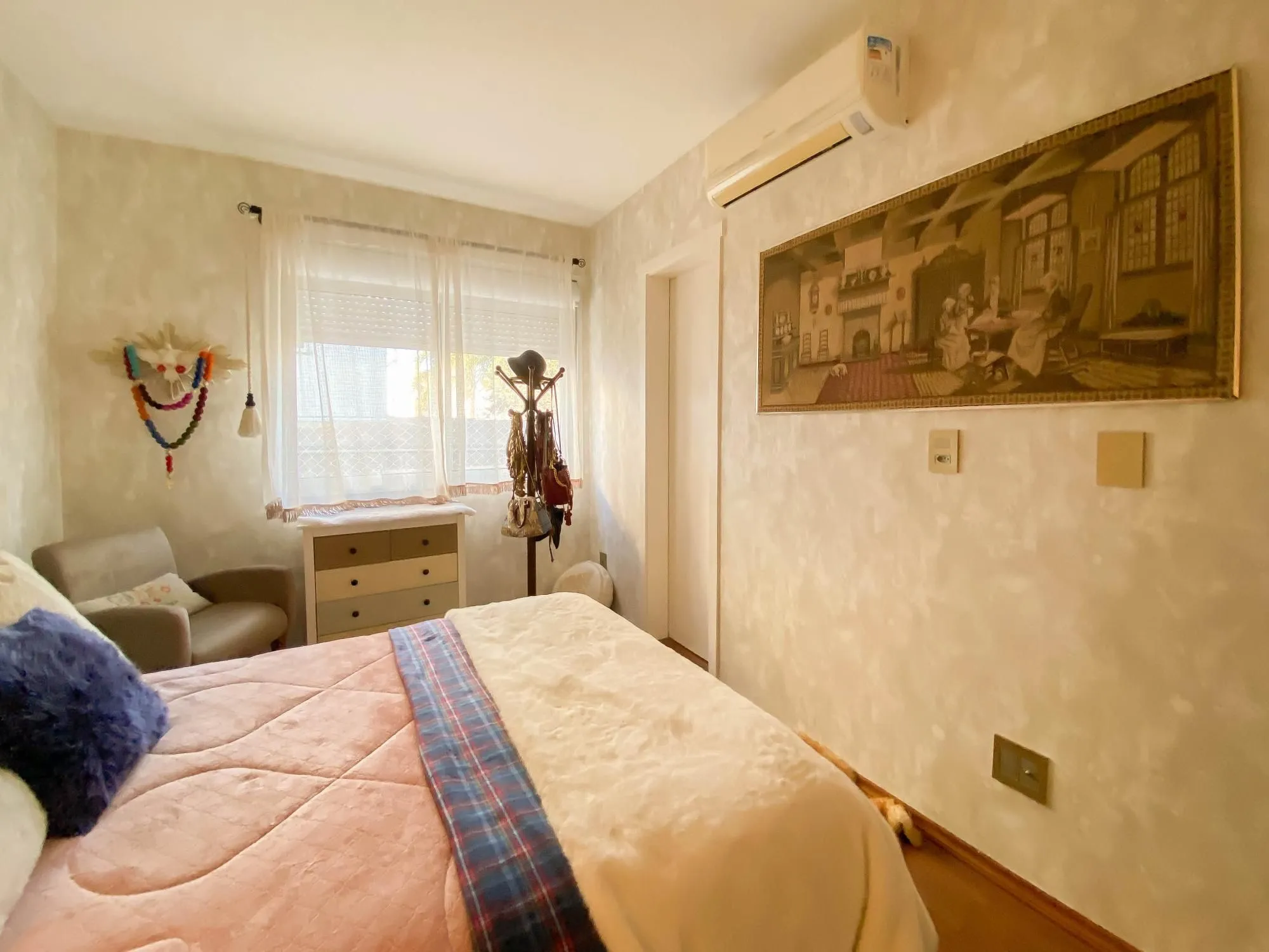 Imagem Casa semi-mobiliada à venda em condomínio fechado com 3 dormitórios e suíte