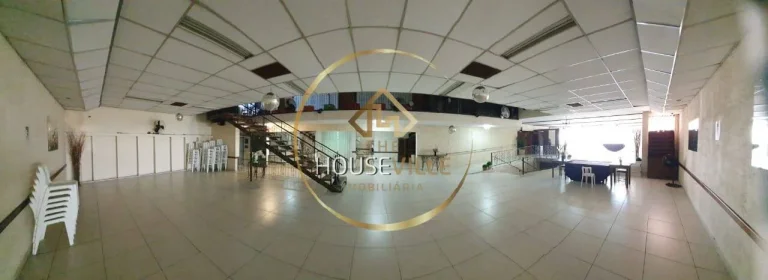 Salão Comercial à Venda, 740m², Vista Permanente para o Banhado, Sjc.
