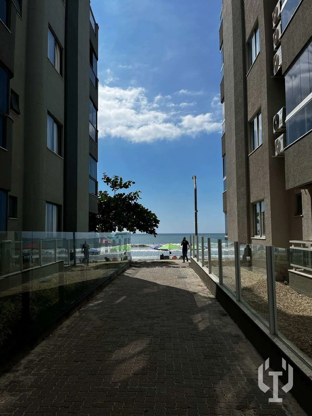 Imagem Cobertura Duplex Frente Mar Pronta para Morar em Meia Praia Itapema