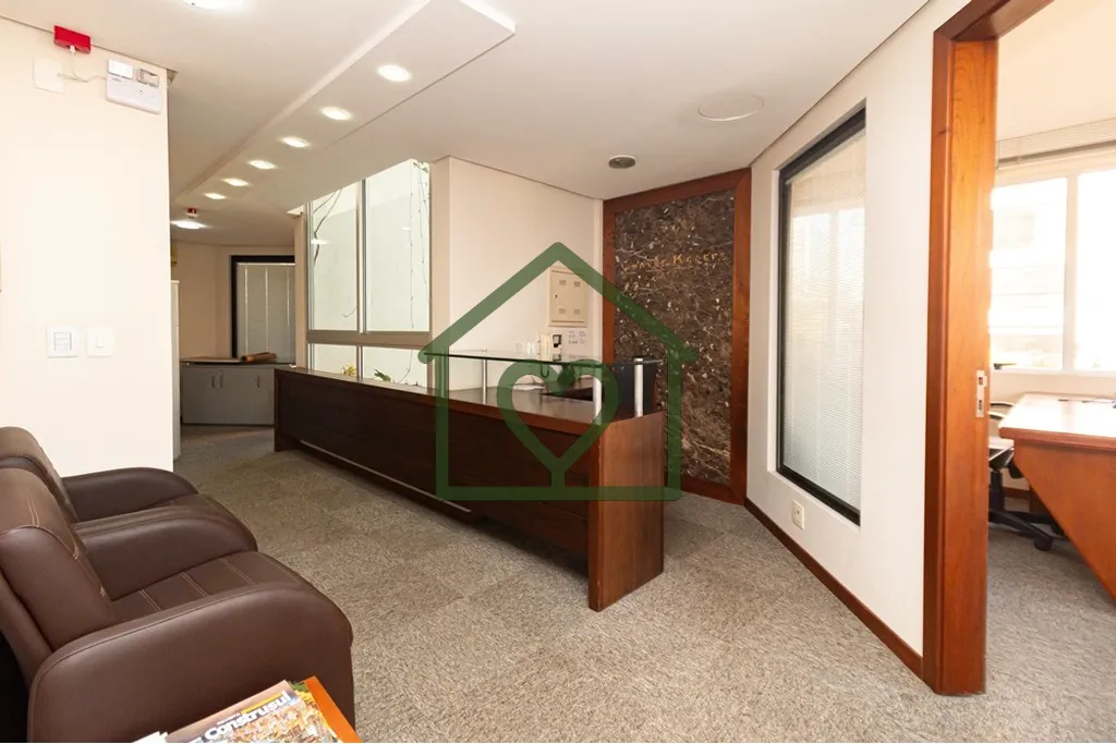 Excelente oportunidade de sala comercial mobiliada no polo jurídico! Ocupa todo o 4º andar, com 12...