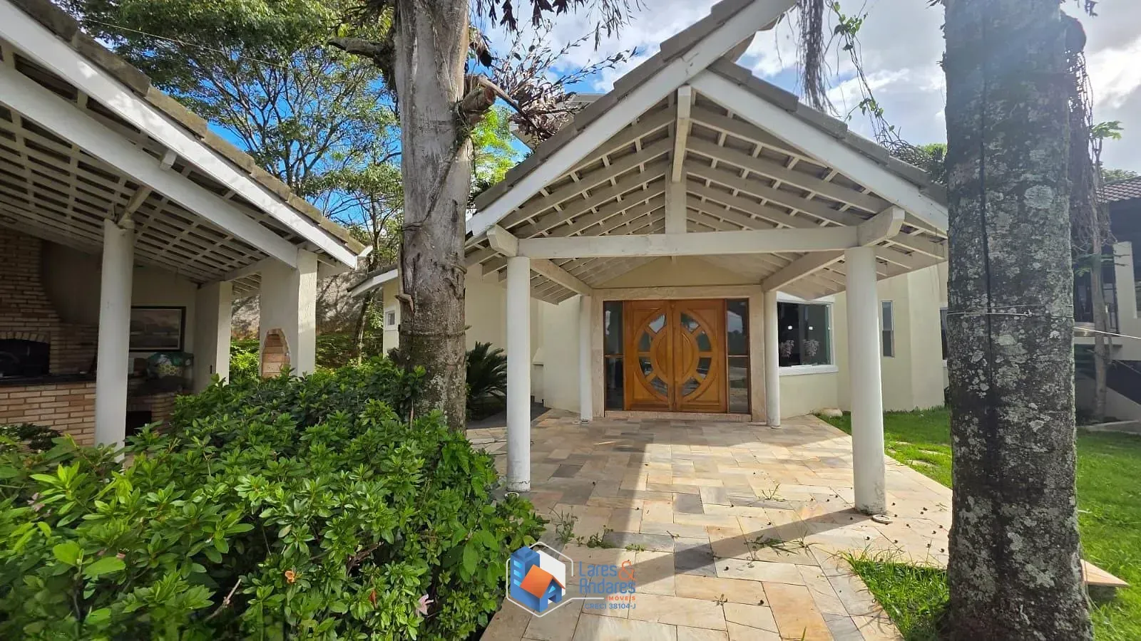 Foto do imóvel Casa Impecável com piscina de borda e vista infinita, um refúgio bem localizado no Portal Roselândia, Cotia, SP em Rua Marte