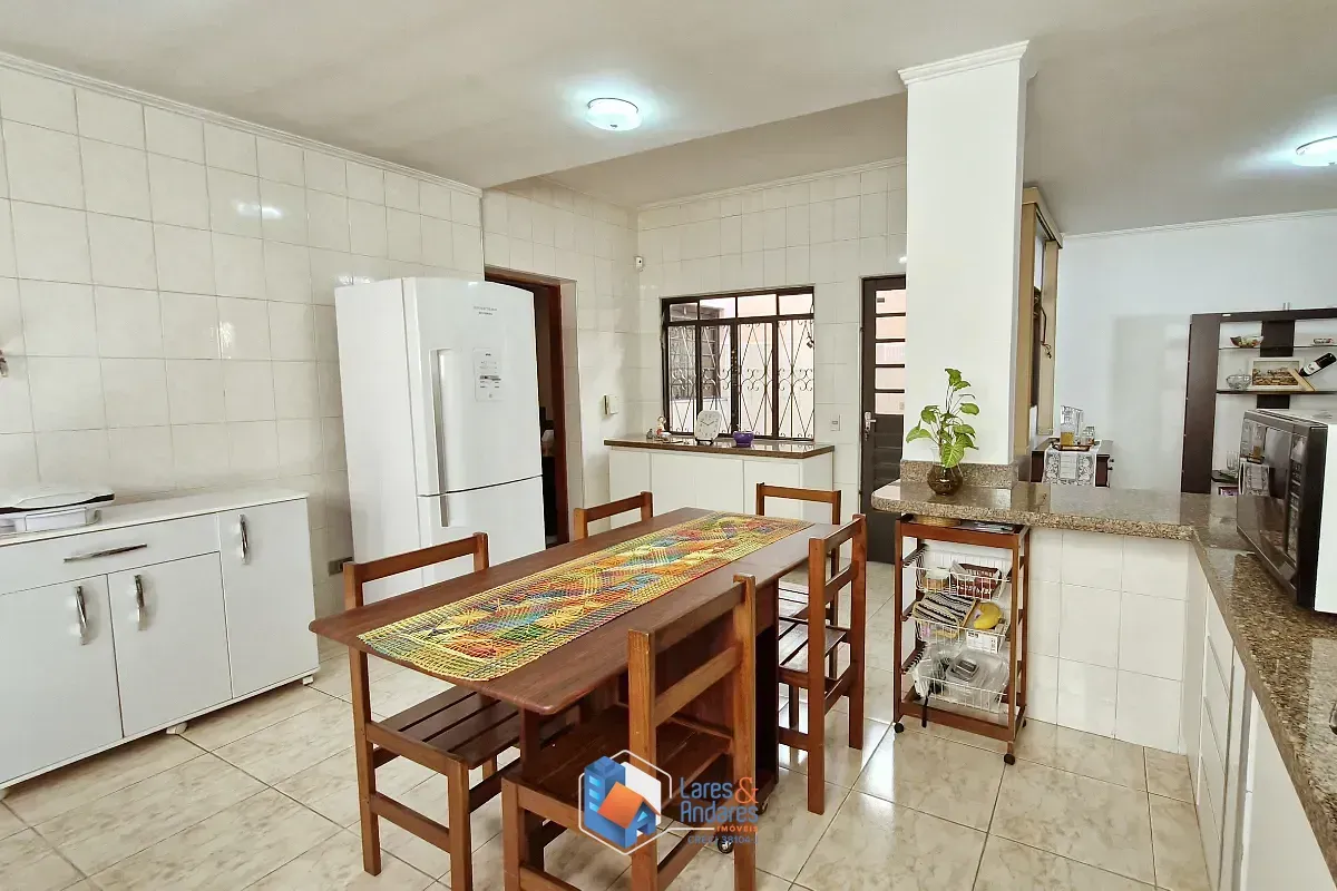 Imagem Sobrado para venda em Parada Inglesa com 6 quartos, sendo 2 suítes, 150m²