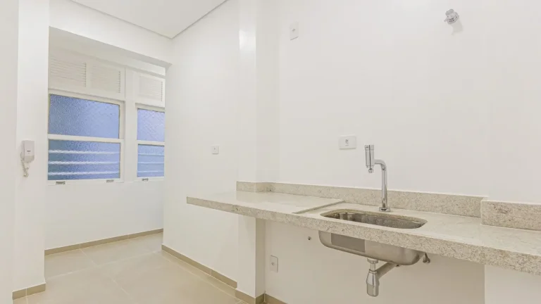 Imagem Apartamento 139M², 2Q, 1 Banheiro, 1 Vaga, Varanda, Armários.