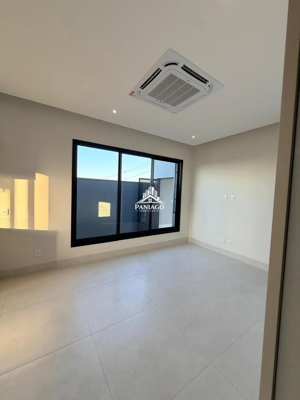 Imagem Casa Nova com 3 Suítes e Piscina à Venda no Condomínio Brisas