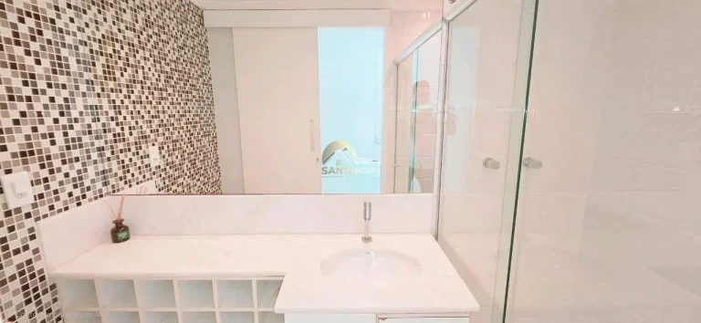 Imagem Vendo apartamento andar alto, 70m², 2 quartos com 1 suíte, varanda com fechamento Reiki e vista mar