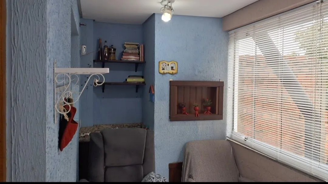 Imagem Casa com 3 dormitórios, no bairro Ipanema, zona sul de Porto Alegre, RS.