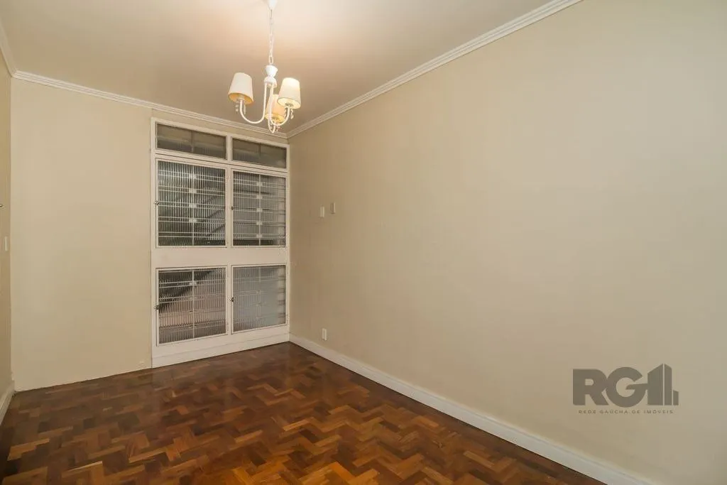 Imagem Excelente casa de 389,53m² com 8 dormitórios e 3 vagas.