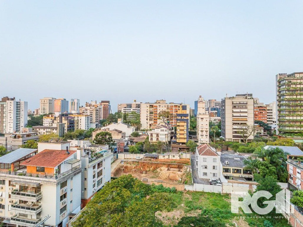 Imagem Apartamento semimobiliado, 167 m², 3 suítes e 3 vagas de garagem no bairro Bela Vista.
