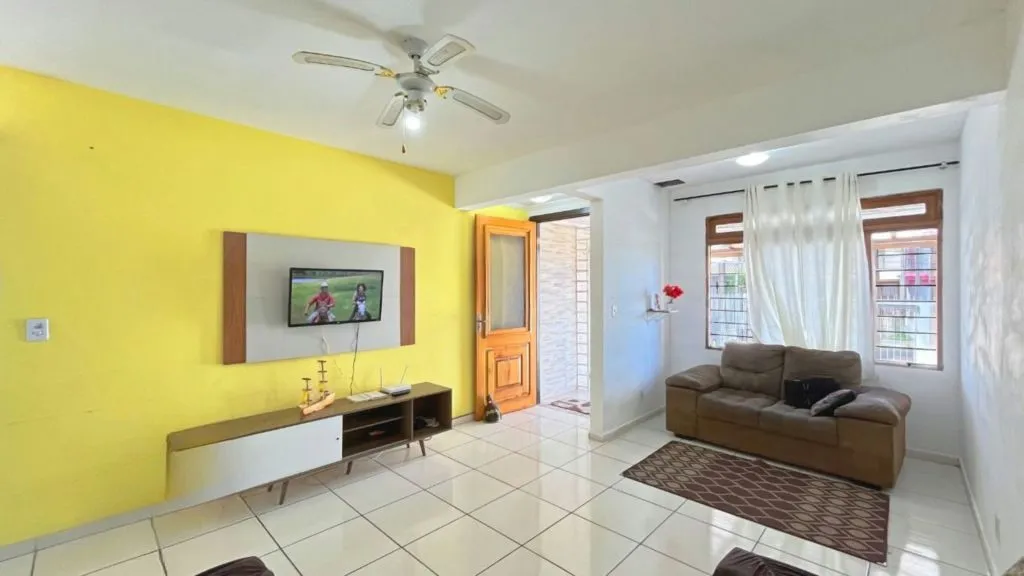 Imagem Casa de 2 dormitórios à venda Rua Heitor Kramer, Guarujá - Porto Alegre