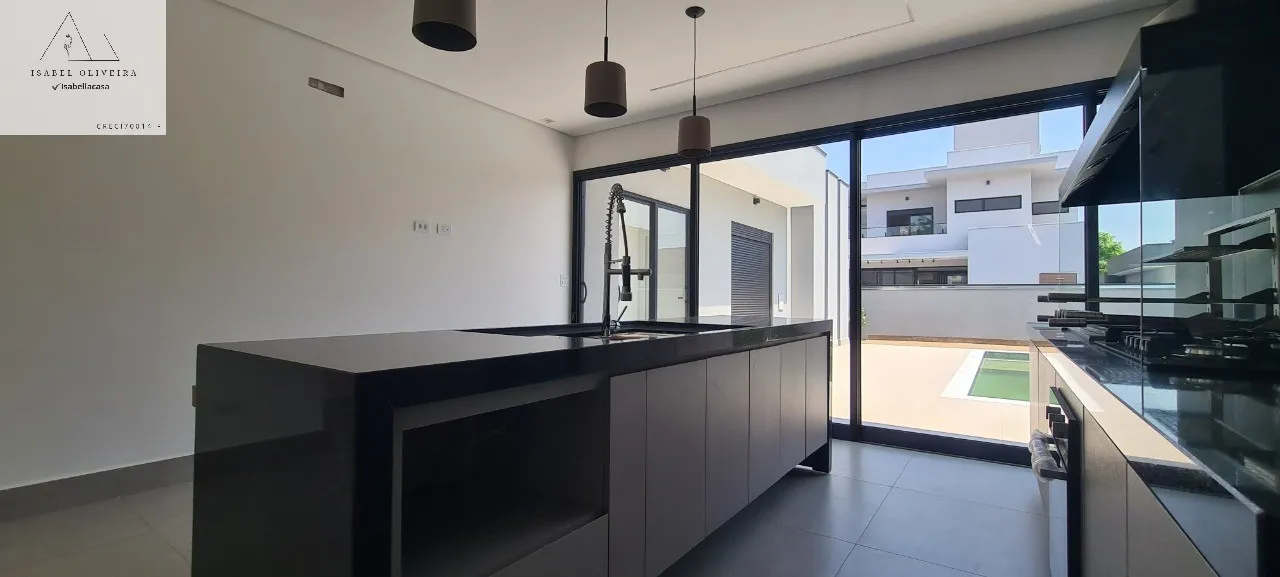 Imagem Oportunidade única! Casa em condomínio à venda em Salto-SP, Portal dos Bandeirantes. 3 quartos, 3 suítes, 2 salas, 4 banheiros, 4 vagas, 228m².