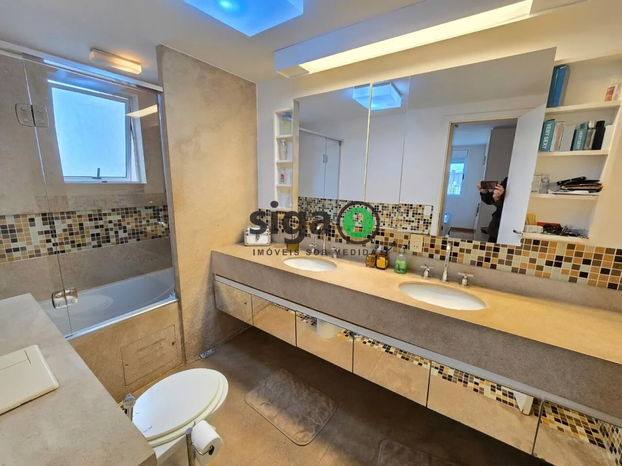 Imagem Apartamento à venda no Brooklin | 218m² | 3 suítes + home office | Varanda envidraçada | Alto padrão