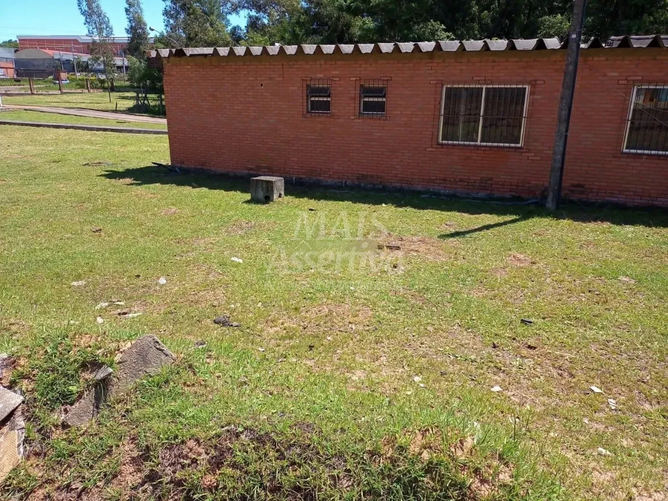 Imagem Complexo Industrial para venda na Av. Parobé com 8 prédios comercias