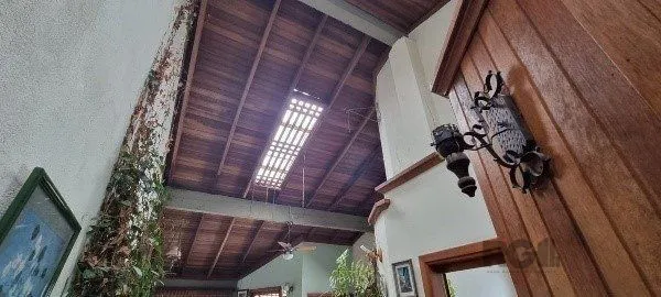Imagem Vende-se ampla casa 6 quartos, 2 suítes, 5 vagas de garagem, churrasqueira e duas entradas individuais - 360m² - Chácara das Pedras