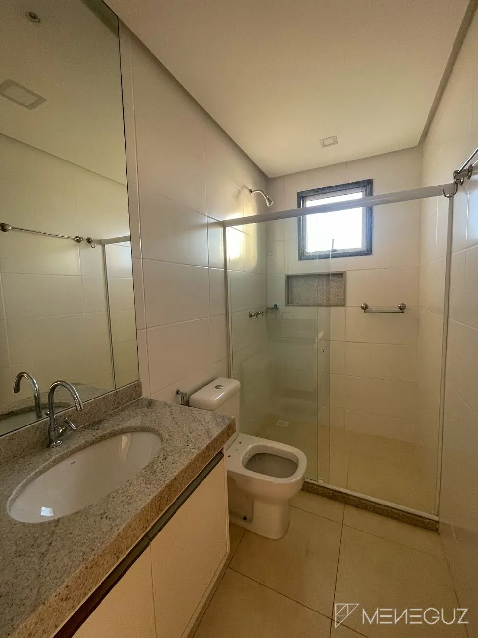 Imagem Apartamento de 2 quartos, com duas vagas de garagem, no centro de Guarapari com vista para o canal - Parcelamento em 60 meses!