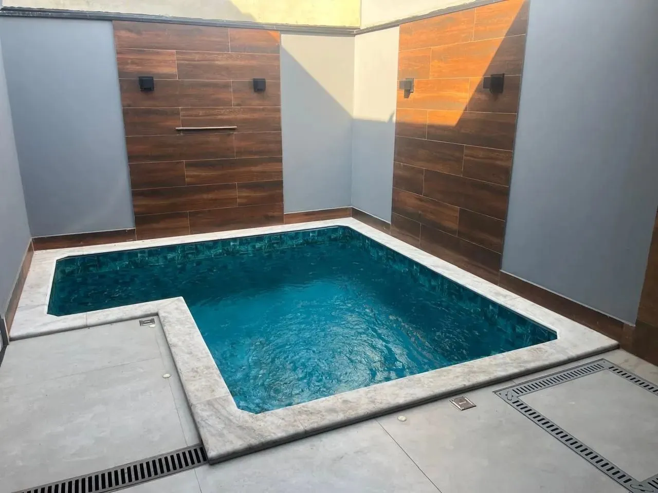 Imagem Casa em Condomínio à Venda em Sorocaba-SP, Bairro Horto Florestal: 3 quartos, 1 suíte, 2 salas, 2 banheiros, 2 vagas, 118m².