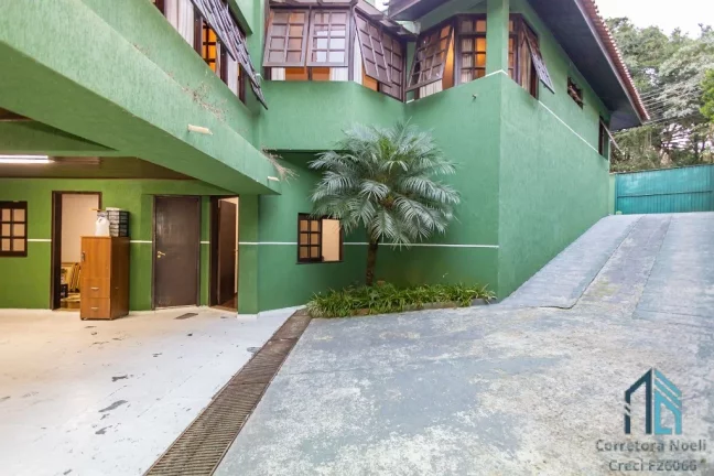 Imagem Casa Alto Padrão, amplo terreno, 03 quartos c/suíte, piscina, 8 vagas, em Santa Felicidade Curitiba PR