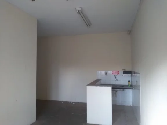 Imagem Barracão localizado perto da av. Duque de Caxias e Nações Unidas