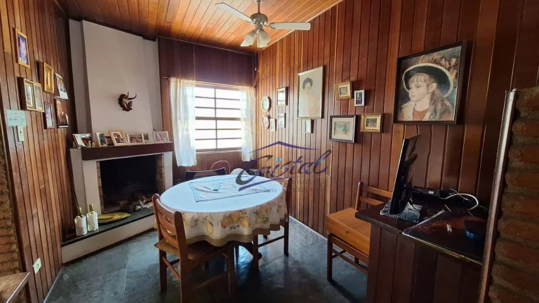 Imagem Casa térrea elevada com 4 quartos 4 suítes 4 vagas de garagem com piscina.