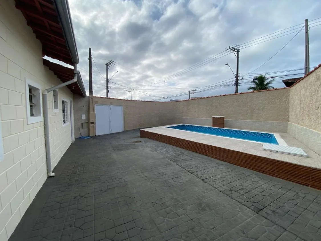 Imagem CASA COM PISCINA, CHURRASQUEIRA E ACEITA FINANCIAMENTO BANCÁRIO NO JARDIM SUARÃO EM ITANHAÉM
