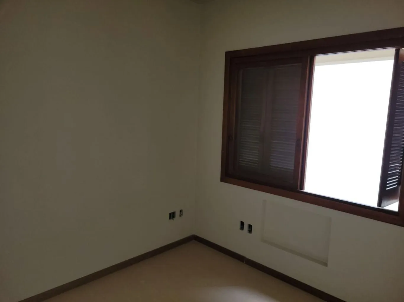 Imagem Apartamento de 3 quartos, suíte e 2 vagas de garagem no bairro Petrópolis em POA