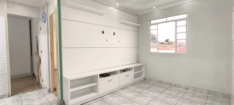 Imagem APARTAMENTO NO CONDOMÍNIO ALPHA II 2 DORMITÓRIOS COM ARMÁRIOS PLANEJADOS E COM PISO LAMINADO
