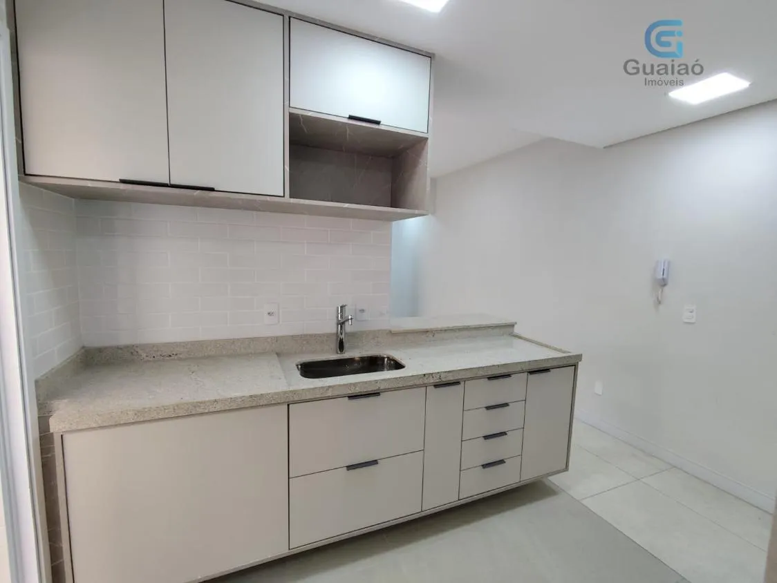 Imagem Vendo Apartamento Reformado, 02 suítes, 01 vaga garagem demarcada p/ carro elétrico, Lazer Completo, 50 metros da praia, Aparecida, Santos/SP