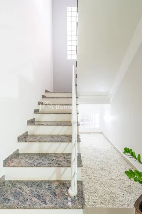 Imagem Maravilhoso sobrado com 404 m² de área construída, sendo 03 suítes com ar condicionado(uma no pi...