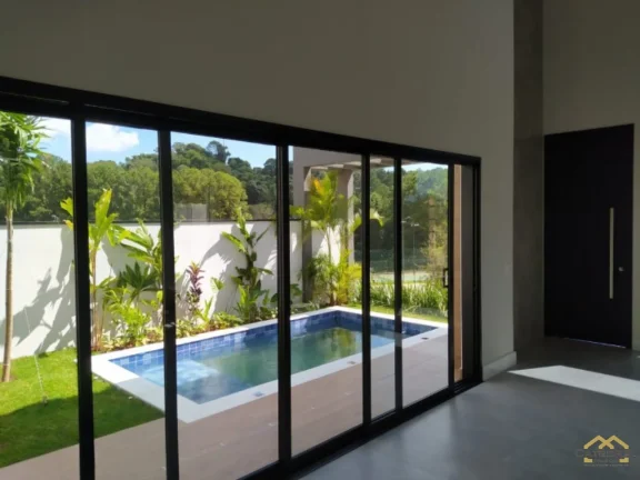 Imagem Casa Térrea com 3 suítes e 4 vagas cobertas no condomínio Brisas Jundiaí