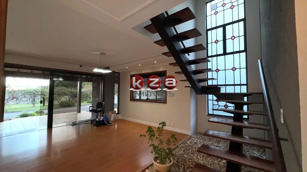 Imagem Casa em Condomínio de Alto Padrão na Vila Faustina II em Valinhos-SP - 3 Quartos, 1 Suíte, 2 Salas, 4 Banheiros, 4 Vagas - 212m².