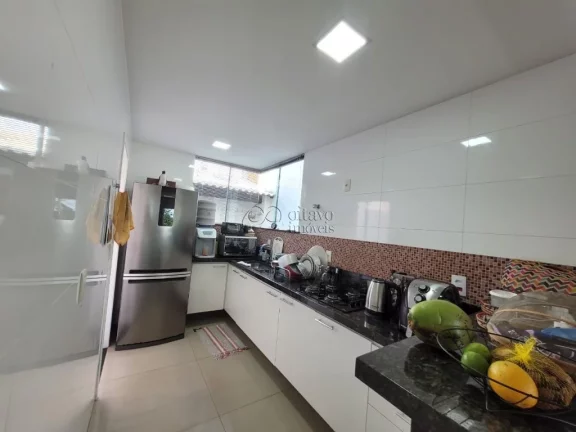 Imagem Linda casa triplex a venda no São Marcos com 3 quartos, suíte e quintal!