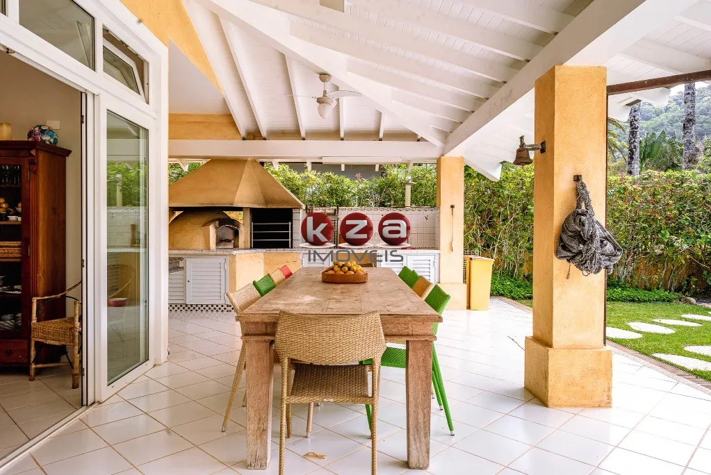 Imagem Luxuosa casa à venda no Condomínio Costa Verde, na Praia de Tabatinga, Caraguatatuba-SP, 5 suítes, 2 salas, , 344m². Venha conferir!
