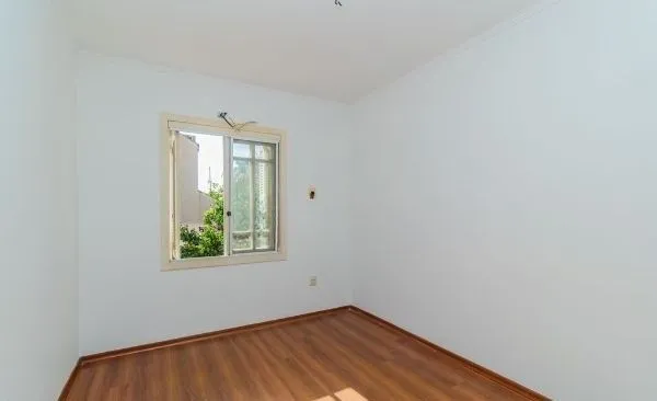 Imagem Casa em Condomínio em Ipanema de 3 dormitórios e 2 vagas DESOCUPADA