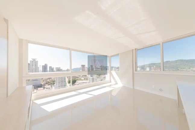 Imagem SEMIMOBILIADO -Praia de Perequê em Porto belo! 2 suítes. 102,24 m². 2 vagas.