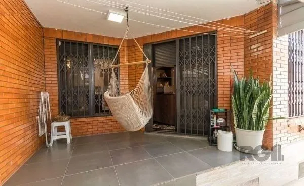 Imagem Casa sobrado no Cristal de 3 dormitórios e 3 vagas