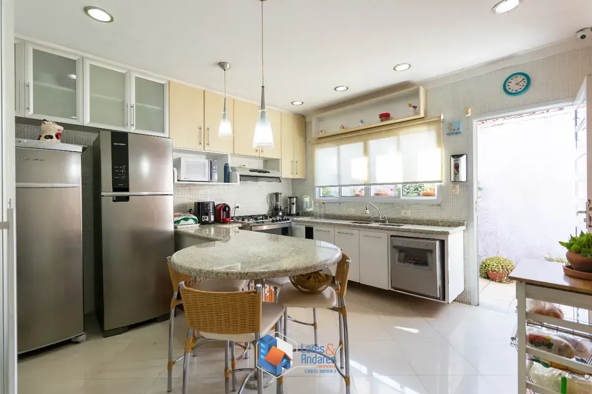 Imagem Casa para venda em Planalto Paulista com 3 quartos, sendo 1 suíte, 320m²