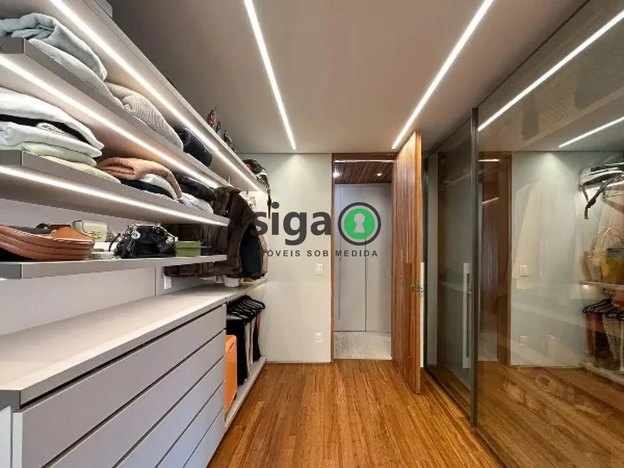 Imagem Apartamento à venda em Moema, com 2 suítes e 2 vagas com porteira fechada!