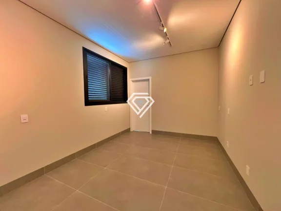 Imagem Sobrado 3 Suítes, 329 m² c/ lazer à venda no Condomínio Caribe