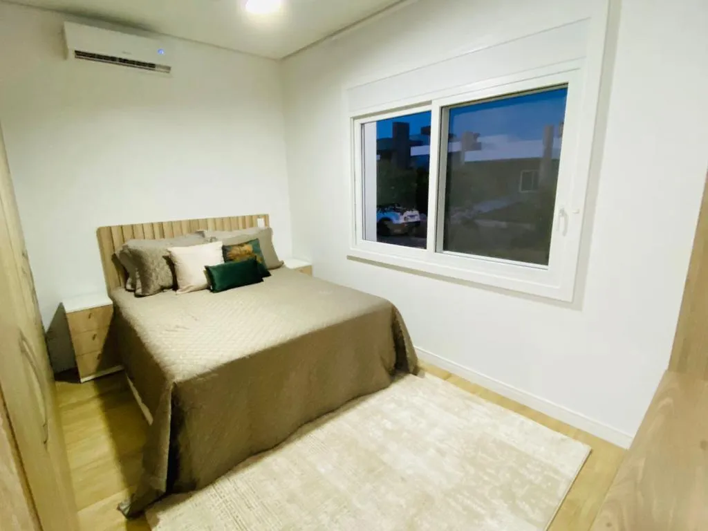 Imagem Casa em Condominio 4 Dormitórios - Bairro --