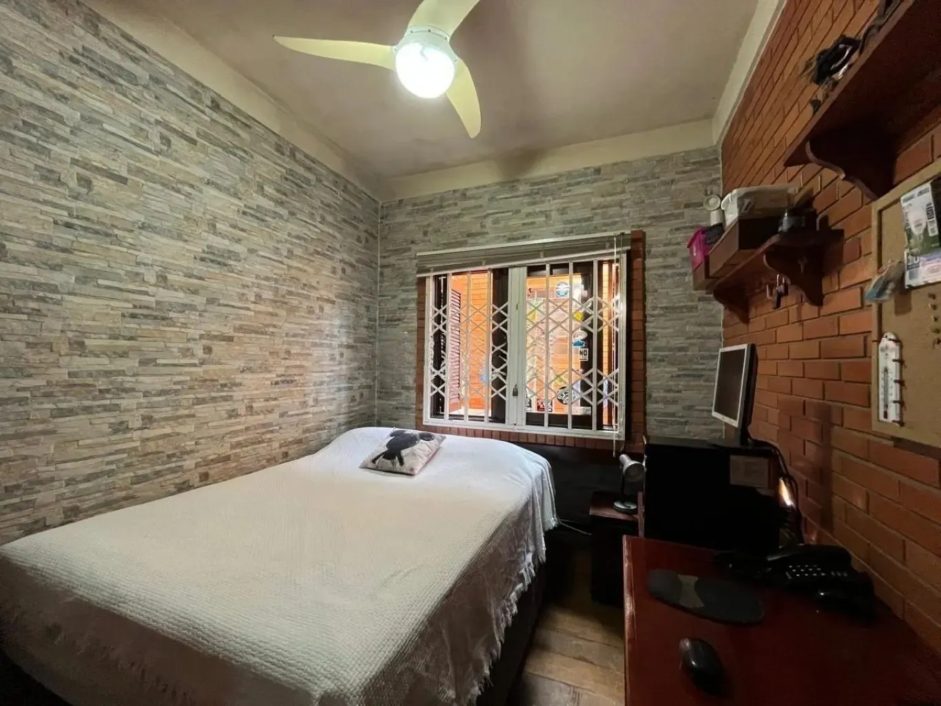 Imagem Casa com 4 quartos e 2 lareiras no bairro Belém Velho