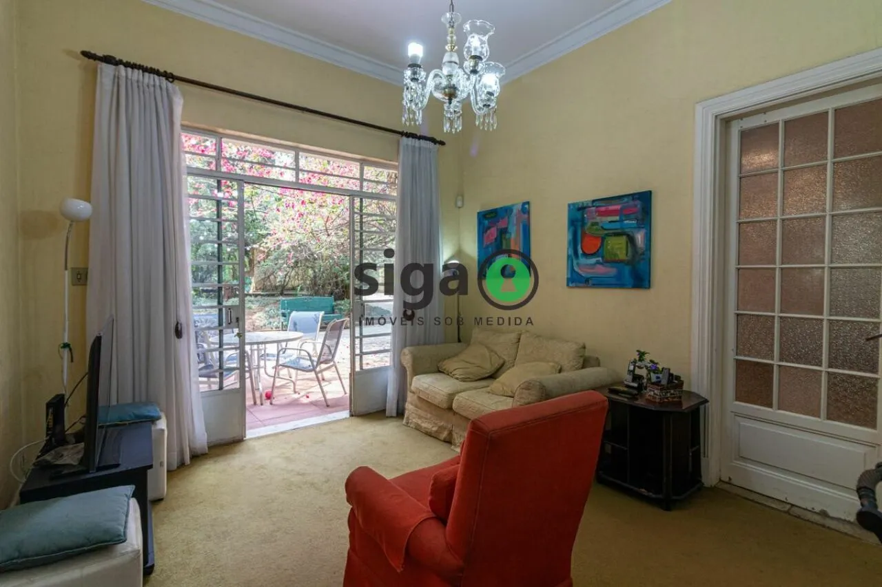 Imagem Casa Alto Padrão em Moema de 5 quartos com 8 vagas - 440m² à Venda.