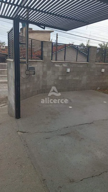 Imagem Casa à Venda na Praia dos Ingleses | Conforto, Privacidade e Excelente Localização em Florianópolis/SC**