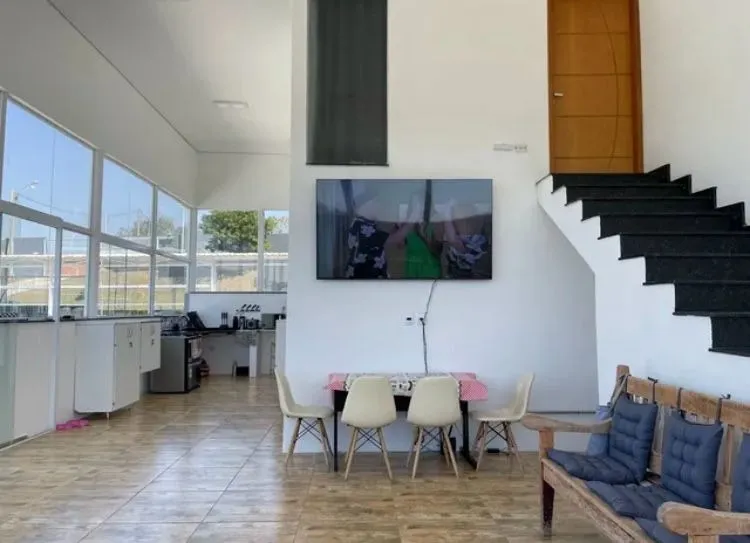 Imagem Lazer e Conforto: Chácara à Venda em Sorocaba com Infraestrutura Excepcional