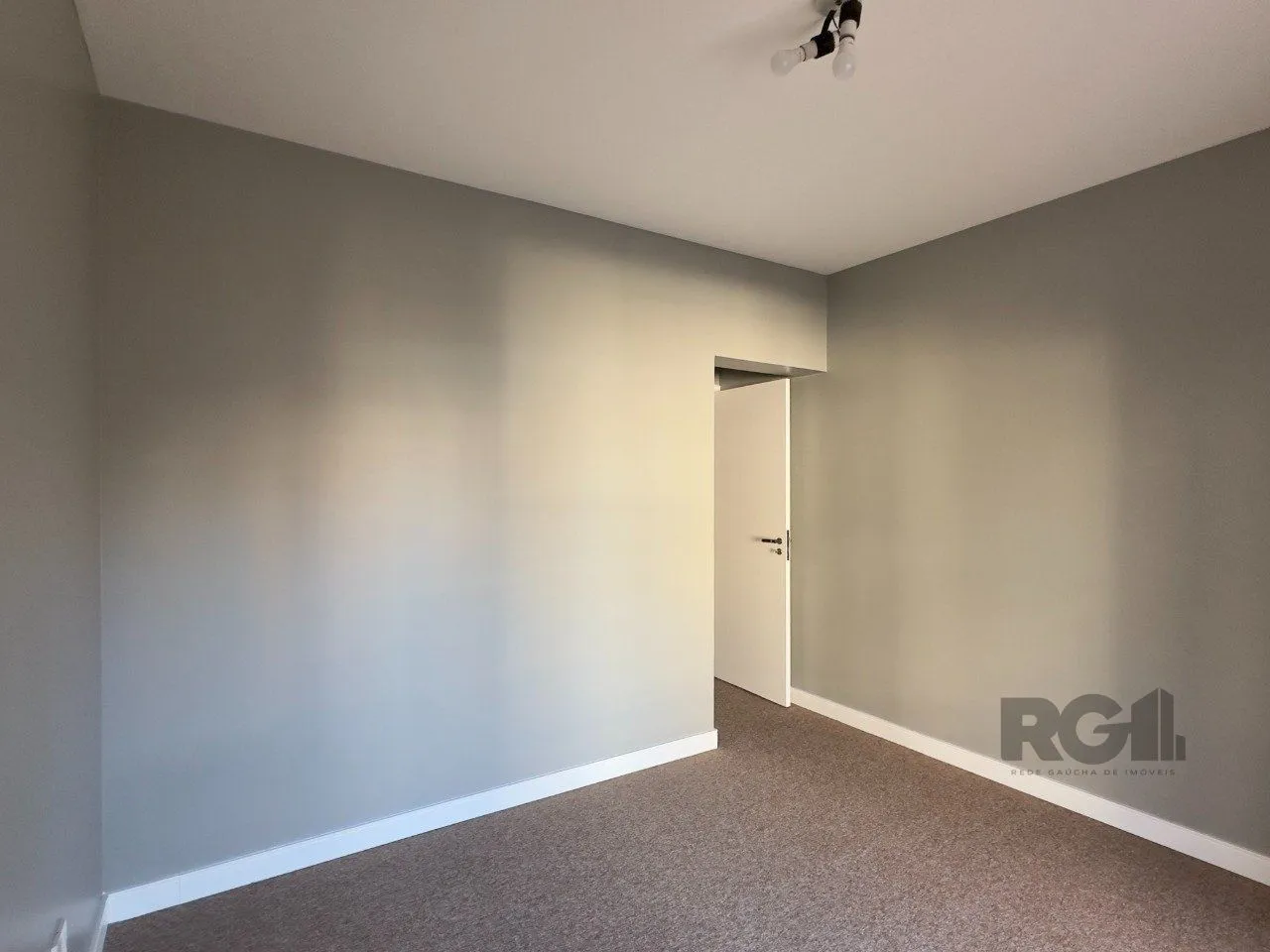 Imagem APARTAMENTO GARDEN, 2 DORMITÓRIOS E 1 VAGA DE GARAGEM COM ÓTIMA LOCALIZAÇÃO NO MOINHOS