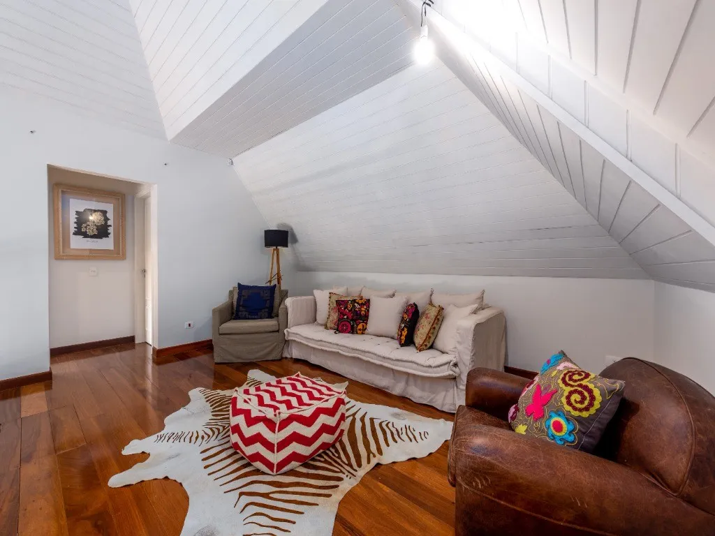 Imagem Casa de luxo em condomínio à venda em Campos do Jordão - 5 quartos, 5 suítes, 5 banheiros, 4 vagas, 900m².